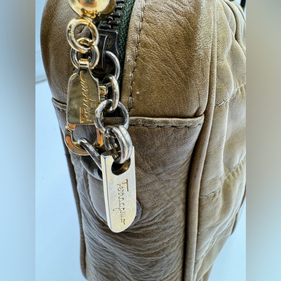 Salvatore Ferragamo-Authentic-Crossbody Camera Bag Green - Picture 4 of 16